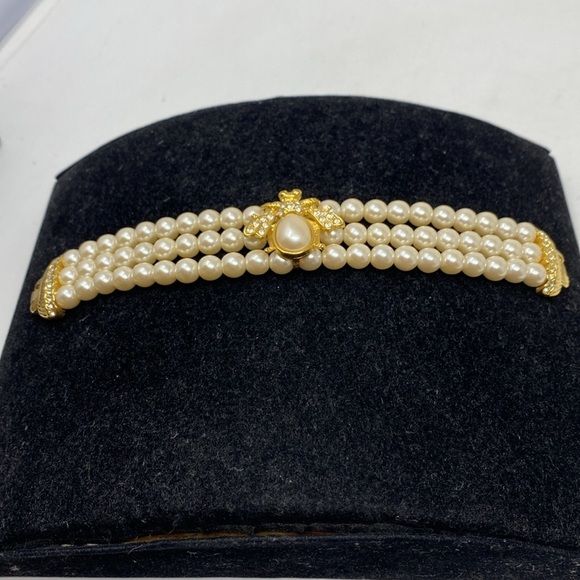 Joan Rivers Collection Triple Strand Faux Pearl Bee Bracelet Rhinestone - Picture 9 of 16